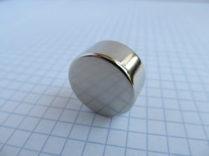 Magnet na uvoľnenie ochranného čipu