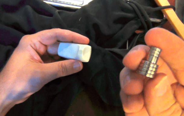 Ako dať dole čip z oblečenia